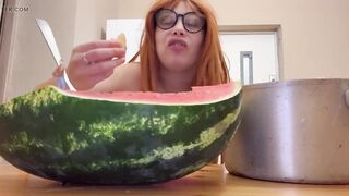 Giantess Stepsister Eats Watermelon and Is Indeed Lascivious During the time that Petite Stepbrother Watches Giantess Stepsister Eat