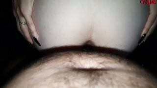 Elle à un plug, je lui enlève et je passe de son cul à sa chatte elle aime la sodomie !