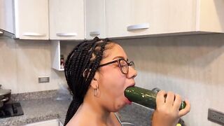 Bridney destroys her moist snatch with a cucumber