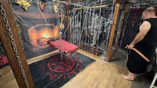 Part 1:- Lanista Bear & Female-dominator Satana takes Well-Hung in the dungeon for the 1st time.