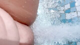 Masturbating pool water ? جق زدن دختر ایرانی