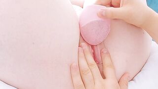 hyperrealistic sex doll opening her fresh holes