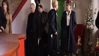 Lewd flight attendant strumpets suck chap's tool in a bar