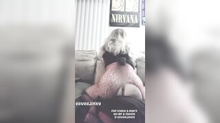 Punk pawg cums all over her pillow