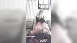 Punk pawg cums all over her pillow