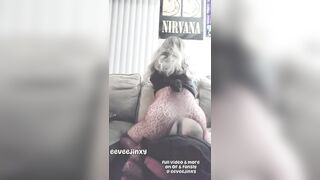 Punk pawg cums all over her pillow