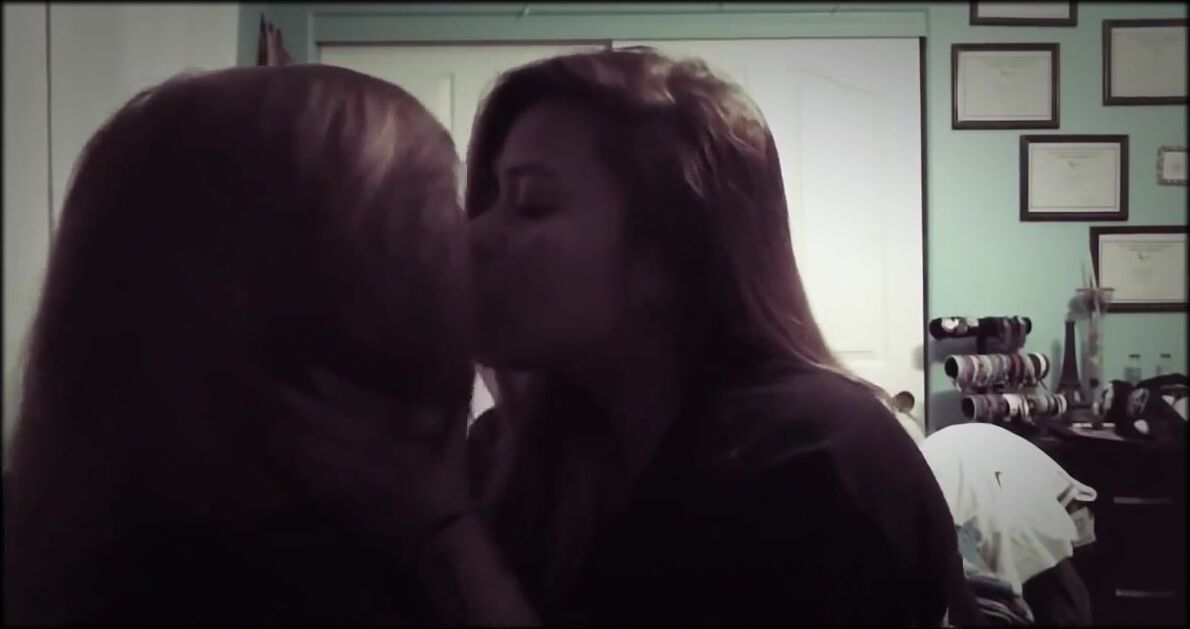 Amateur asian girls lesbian kiss - Lesbian Porn Videos