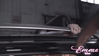 Fabiane Thompson, Fernandinha Fernandez e Emme White brincando com Dildos no Carro