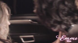 Fabiane Thompson, Fernandinha Fernandez e Emme White brincando com Dildos no Carro