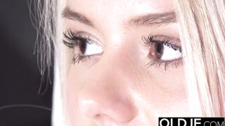 Slender teen sucks the ramrod of an grandpapa that babe swallows cum