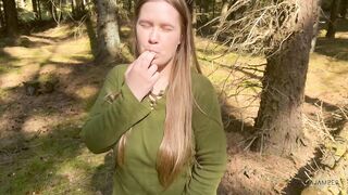 A Juicy Quickie in the Woods with Sexy Close-ups