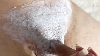 Cream depilation from dorm roommate, learning real depilation