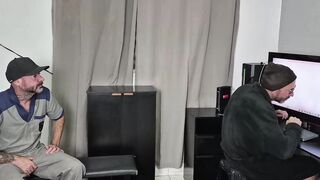 Esposa trai marido com técnico por tras do corno!