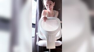 Honey bows over chair and widens wide for u ?