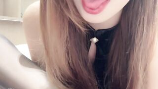 女王s丝袜口水舔自己脚，调教男M恋足舔丝袜脚. 恋物癖
