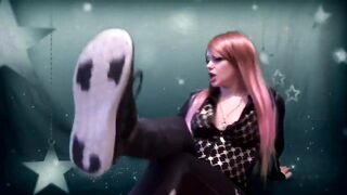See me doing ravishing exercises and clean my sport kneeckers