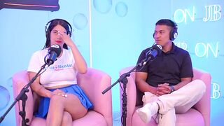 POV Spunk fountain- Morena latin chick voyeurista enloquece cabalgando y mamando profundo la verga de su amigo hasta tragarse la ultima gota de leche!