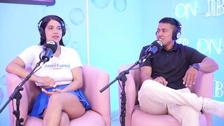 POV Spunk fountain- Morena latin chick voyeurista enloquece cabalgando y mamando profundo la verga de su amigo hasta tragarse la ultima gota de leche!