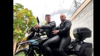 Banging on the bike with massive creampie, in a sexy outdoors