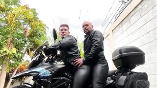 Banging on the bike with massive creampie, in a sexy outdoors