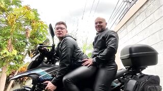 Banging on the bike with massive creampie, in a sexy outdoors