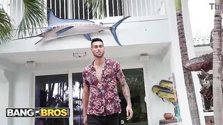 BANGBROS - Inked Hottie Luna Legend Shows Her Fresh Neighbour How That babe Loves To Play With Her Butt