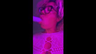 Zolafoxxx licks FEET