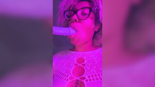 Zolafoxxx licks FEET