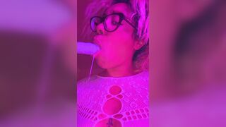 Zolafoxxx licks FEET