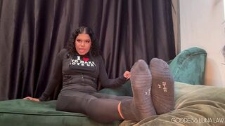 After gym perspired JOI POV- Black Female-dominator Luna Law gives your stroke instructions and teases u with yoga panties, stinky socks and wrinkled sol