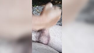 Batendo punheta gostosa no rio
