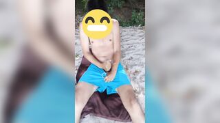 Batendo punheta gostosa no rio