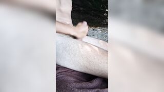 Batendo punheta gostosa no rio