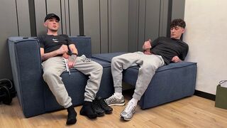 Boyz wanking jointly