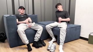 Boyz wanking jointly