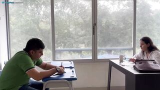 ALUMNO SE COGE A SUMAESTRA EN EL SALON! ANECDOTA? ME COGI A MI MAESTRA MARA!