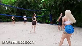 REALITY KINGS - Elana Bunnz - Large Digs And Sloppy Sets