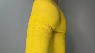 ⭐️ PAWG Plugged Twerkin' & Peeing in Yellow Yoga Panties ⭐️