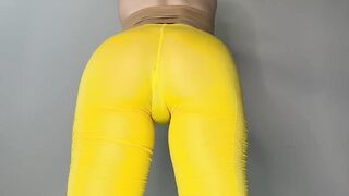 ⭐️ PAWG Plugged Twerkin' & Peeing in Yellow Yoga Panties ⭐️