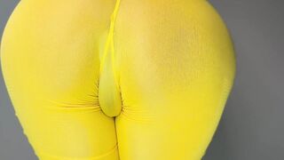 ⭐️ PAWG Plugged Twerkin' & Peeing in Yellow Yoga Panties ⭐️