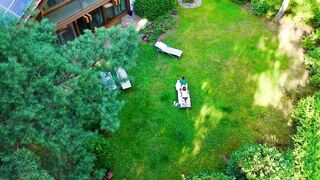 Mit der Drohne gefilmt: Heißer Rimjob im Garten - Marc trägt einen weißen String - Ich lecke seinen kleinen Arsch!