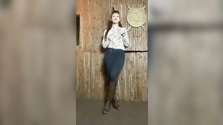 Vivienne L'amour - Equestrian Pony Play POV