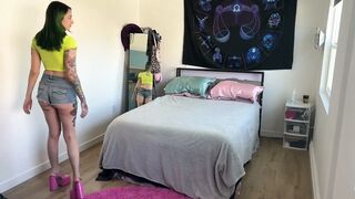 Jean Short Undress and Worship