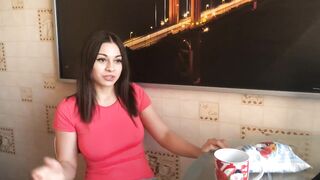 ?A neighbour came to meet at the same time and have sex?