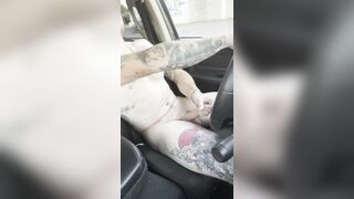 Built stud masturbating whilst driving