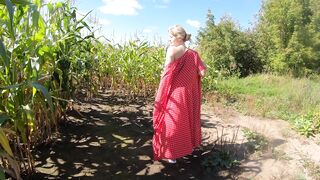 EXHIBITIONIST mother I'd like to fuck GOLDEN-HAIRED MEETS THE WILD CORN FIELD