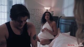 Coco Lovelock was shocked seeing her bfs stepmom Penny Barber squirting ifo 'em.The man gets 'em to a 3some,bangs the mother i'd like to fuck then his girlfriend.