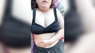 Natural soft white woman masturbating (powerful groaning sounds) ?
