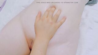 masturbating her taut navel until her snatch gets juicy