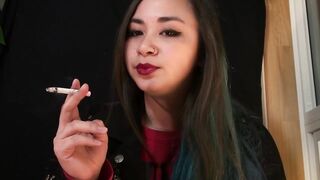 Miss Dee Nicotine Ashes On U - Smokin' Fetish - Ashtray POV